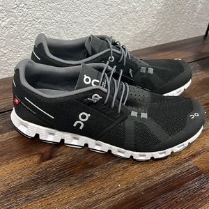 Cloud 5 running shoes size 8.5 Woman